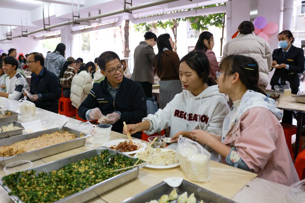                 饺香四溢情意浓丨我校举办“中华优秀传统文化进社区——‘冬至饺香’”...